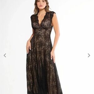 Elegant Black Lace Evening Gown